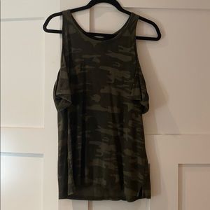 Sanctuary Cut Out Sleeve Camo T-Shirt